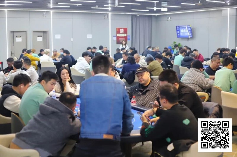 【EV扑克】长沙阳光月赛首日 | 当扑克月赛遇上圣诞季，冬日点燃牌手热情！DAY1A组共320人次参赛，刘欢领衔39人晋级下一轮【球盟会】