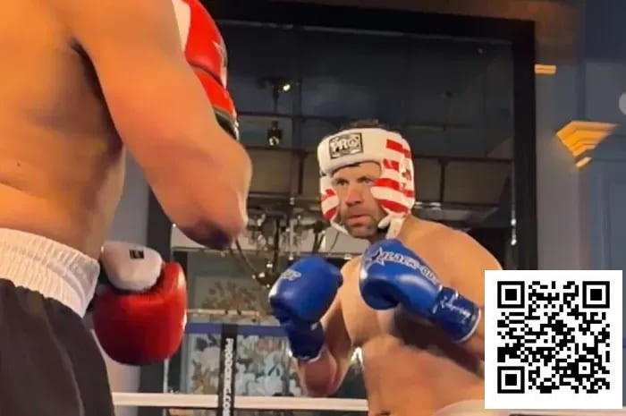 【EV扑克】”Jungleman”拳击赛第二回合遭偷袭，面部流血，比赛被叫停【球盟会】