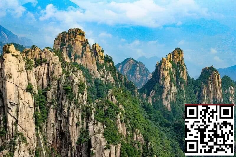 【EV扑克】泰山之巅首日 | 吕彦与何映含分别斩获开幕赛AB组CL，Day1共262人次参与，38人晋级Day2【球盟会】