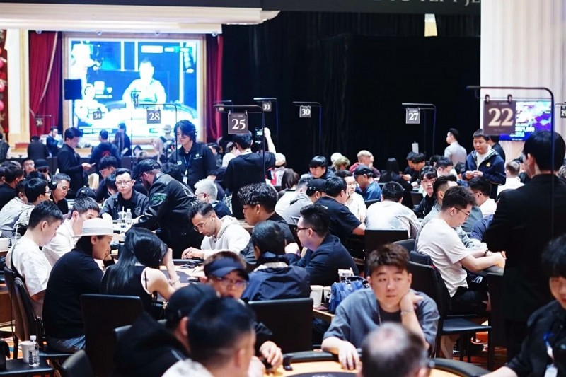 【EV扑克】TLPT济州岛站|主赛B组171人次火爆对战剩余26人晋级!Bai Yunpeng狂揽超80万计分笑傲全场!YIMING LEE斩获巡游豪客赛王冠!【球盟会】